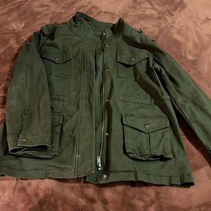 Army green coat size XXL (fits like an XL)